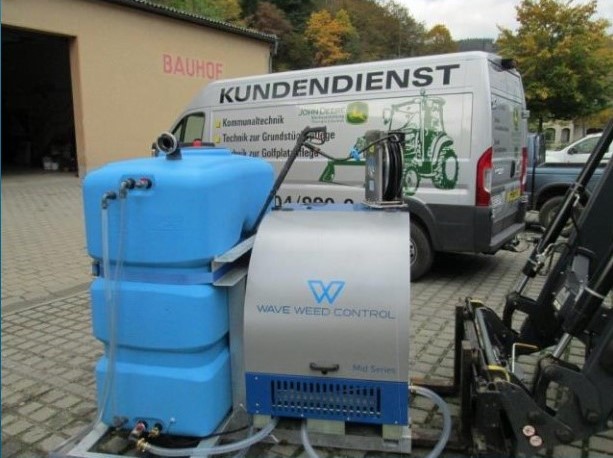 Heißwasser statt Chemie: Inbetriebnahme des neuen Gerätes durch den Bauhof Probstzella im Oktober 2016