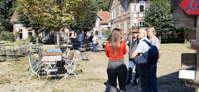 Im Hof - Ein Ding der Möglichkeiten